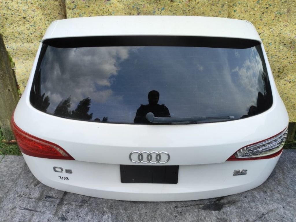 8R0 827 023 C | Кришка багажника AUDI Q5 08-16