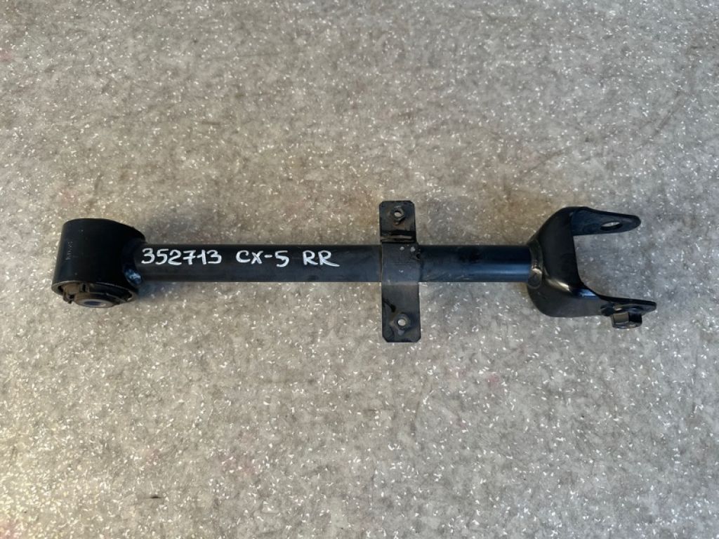 KB7W-28-500 | Важіль задньої підвіски нижній поперечний MAZDA CX-5 (KF) 16-21