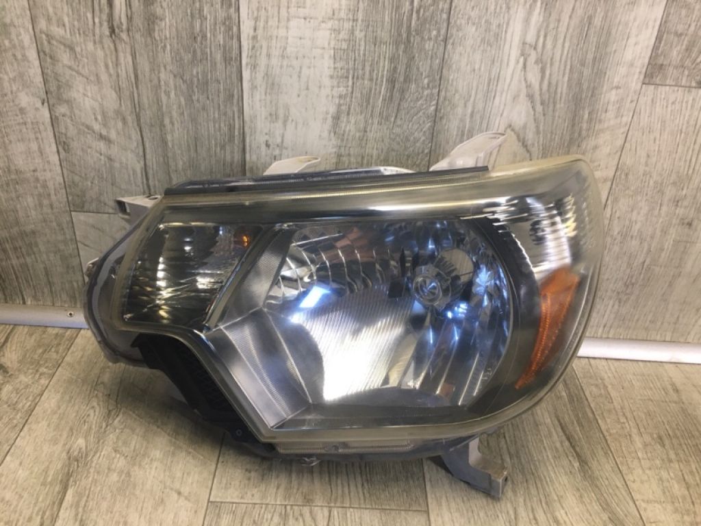 81150-04221 | Фара лев. TOYOTA TACOMA 05-15