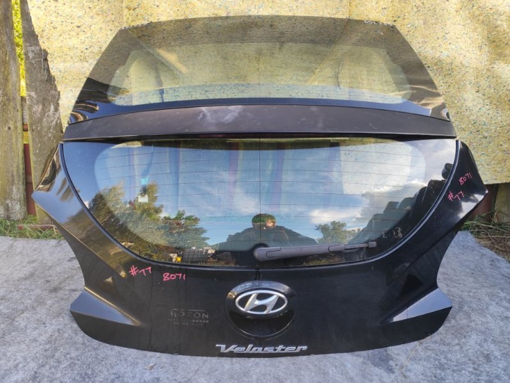 73700-2V013 | Крышка багажника HYUNDAI VELOSTER 11-18 - Фото 2