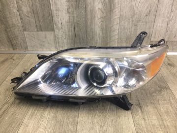 Фара лев. TOYOTA SIENNA 11-16
