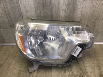 Фара прав. TOYOTA TACOMA 05-15