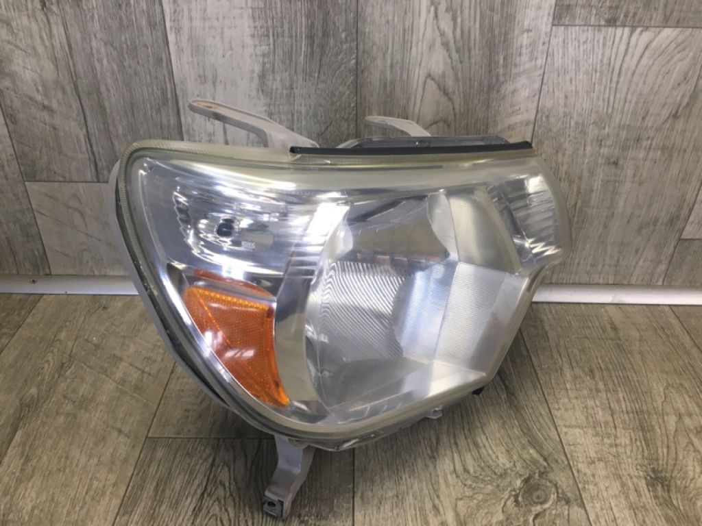 81110-04221 | Фара прав. TOYOTA TACOMA 05-15 - Фото 2