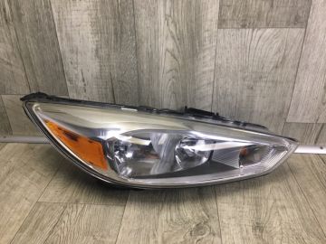 Фара прав. FORD FOCUS 10-18
