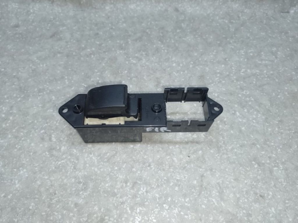 MR587946 | Кнопка стеклоподъемника передн. прав. MITSUBISHI OUTLANDER XL 05-13