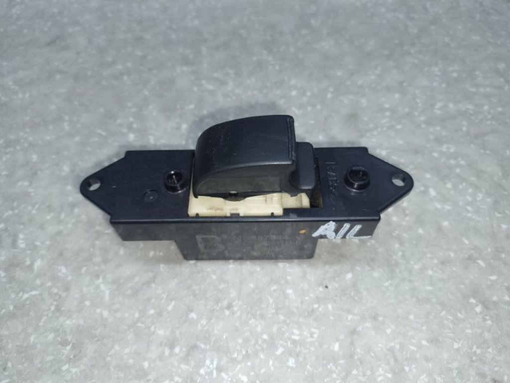 MR587944 | Кнопка стеклоподъемника задн. MITSUBISHI OUTLANDER XL 05-13