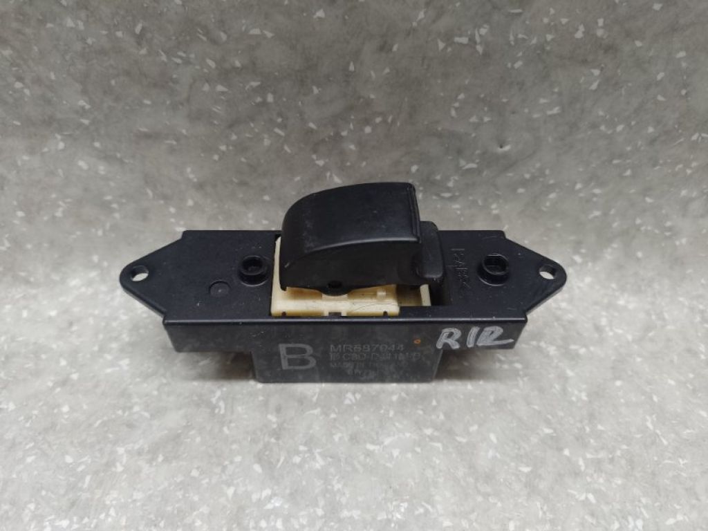 MR587944 | Кнопка склопідіймача задн. MITSUBISHI OUTLANDER XL 05-13