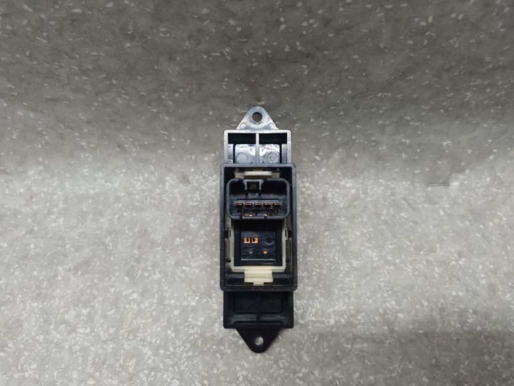 MR587944 | Кнопка склопідіймача задн. MITSUBISHI OUTLANDER XL 05-13 - Фото 2