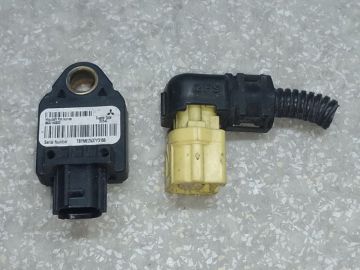 Датчик удара передн. MITSUBISHI OUTLANDER XL 05-13