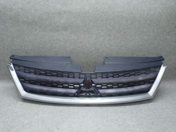 Решетка радиатора MITSUBISHI OUTLANDER XL 05-13