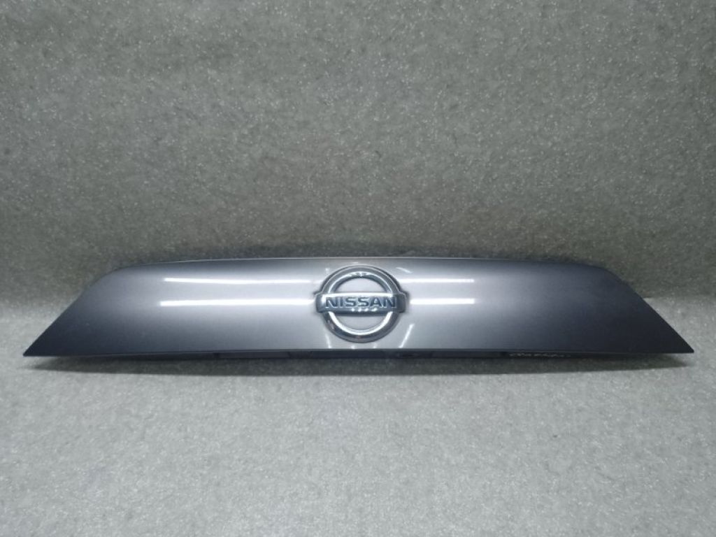 90810-4ES0H | Панель подсветки номера NISSAN QASHQAI/ROGUE SPORT 14-