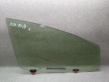 Скло дверей передн. прав. TOYOTA PRIUS PLUS 11-14