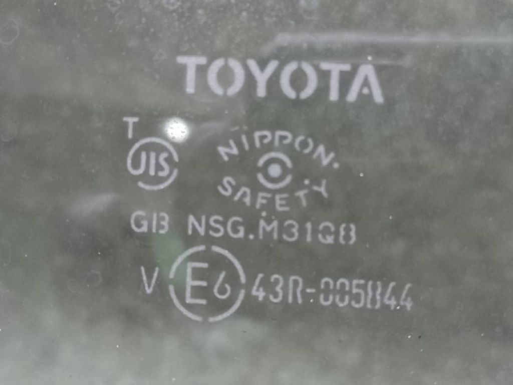 68104-47080 | Скло дверей задн. лів. TOYOTA PRIUS PLUS 11-14 - Фото 2
