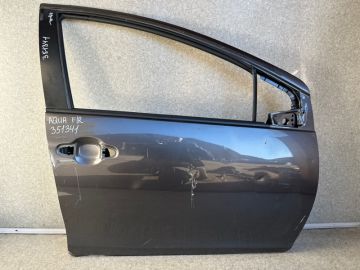 Дверь передн. прав. TOYOTA PRIUS C/AQUA 11-14