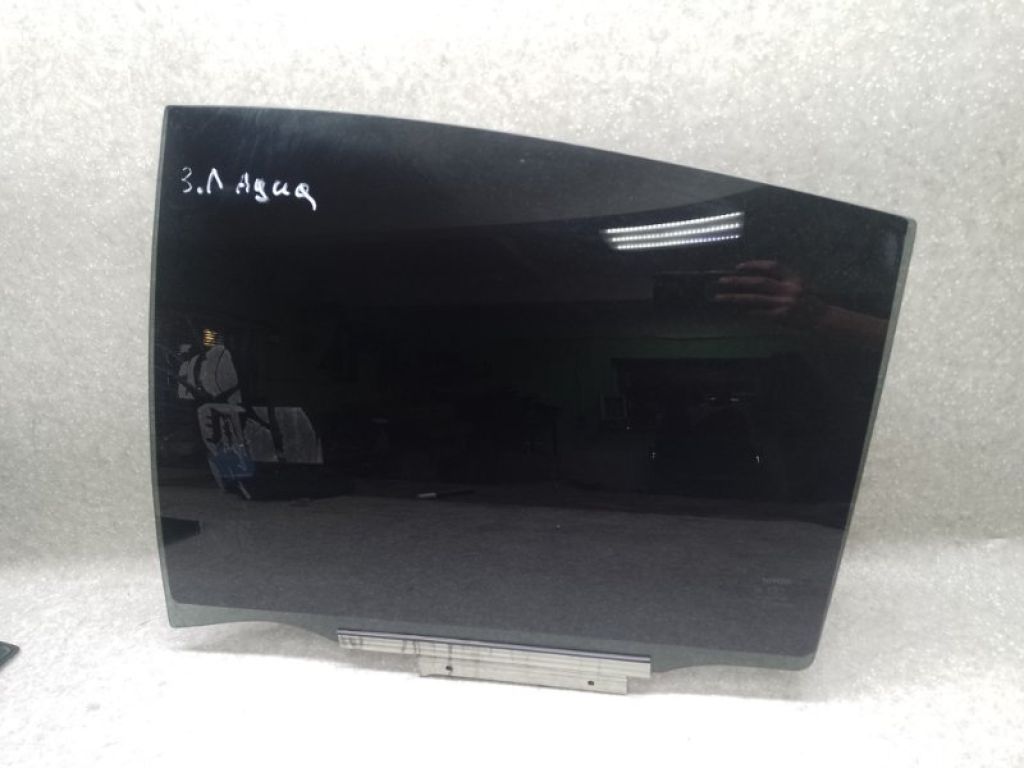 68140-52370 | Скло дверей задн. лів. TOYOTA PRIUS C/AQUA 11-14