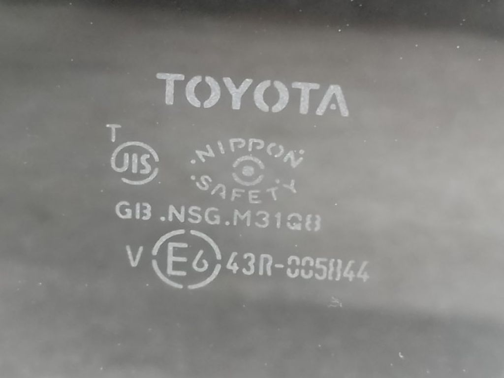68140-52370 | Скло дверей задн. лів. TOYOTA PRIUS C/AQUA 11-14 - Фото 2