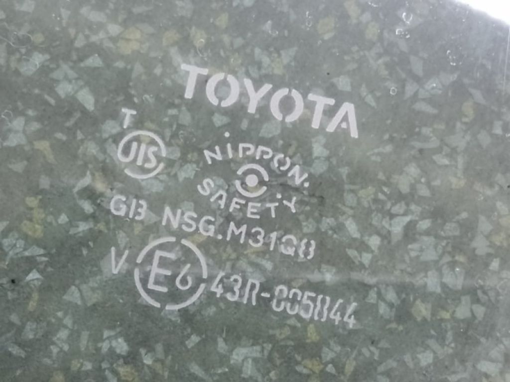 68140-52370 | Стекло двери задн. лев. TOYOTA PRIUS C/AQUA 11-14 - Фото 2