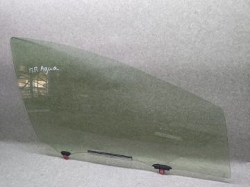 Скло дверей передн. прав. TOYOTA PRIUS C/AQUA 11-14