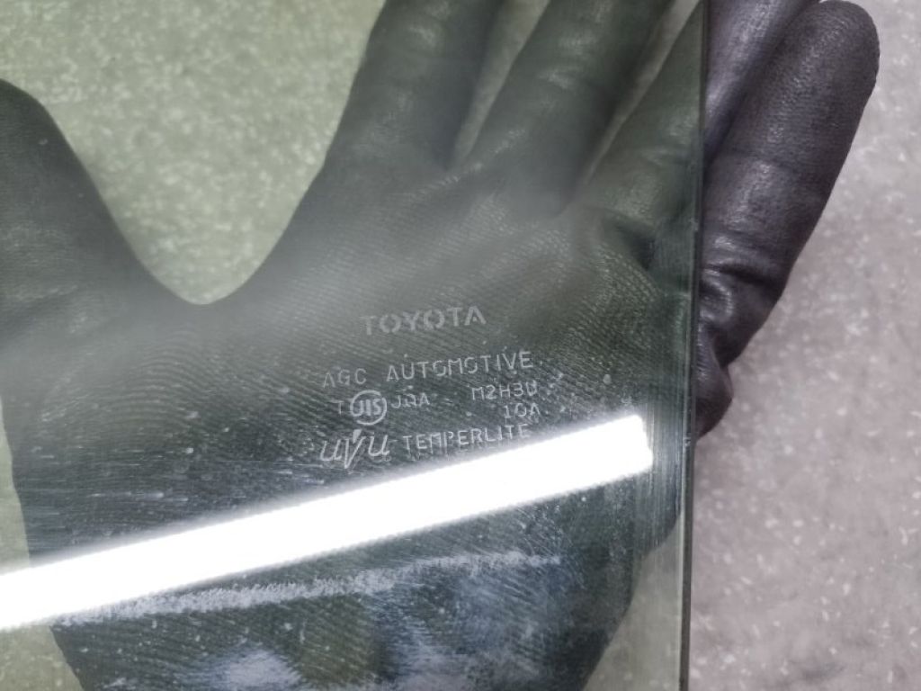 68101-52040 | Стекло двери передн. прав. TOYOTA PRIUS C/AQUA 11-14 - Фото 2