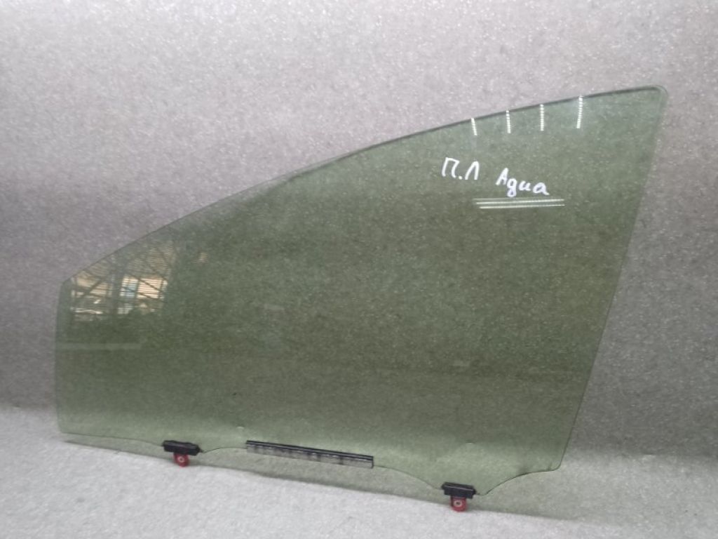 68102-52030 | Стекло двери передн. лев. TOYOTA PRIUS C/AQUA 11-14
