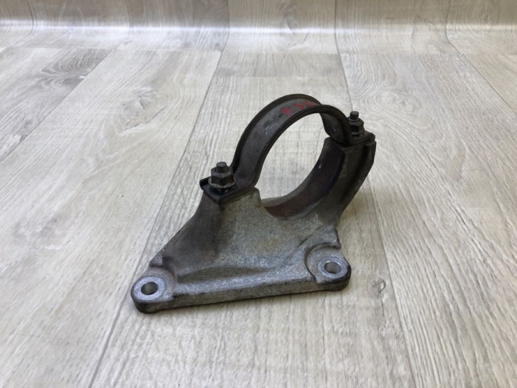 CV6Z-3K305-F | Кронштейн проміжного валу FORD FOCUS 10-18