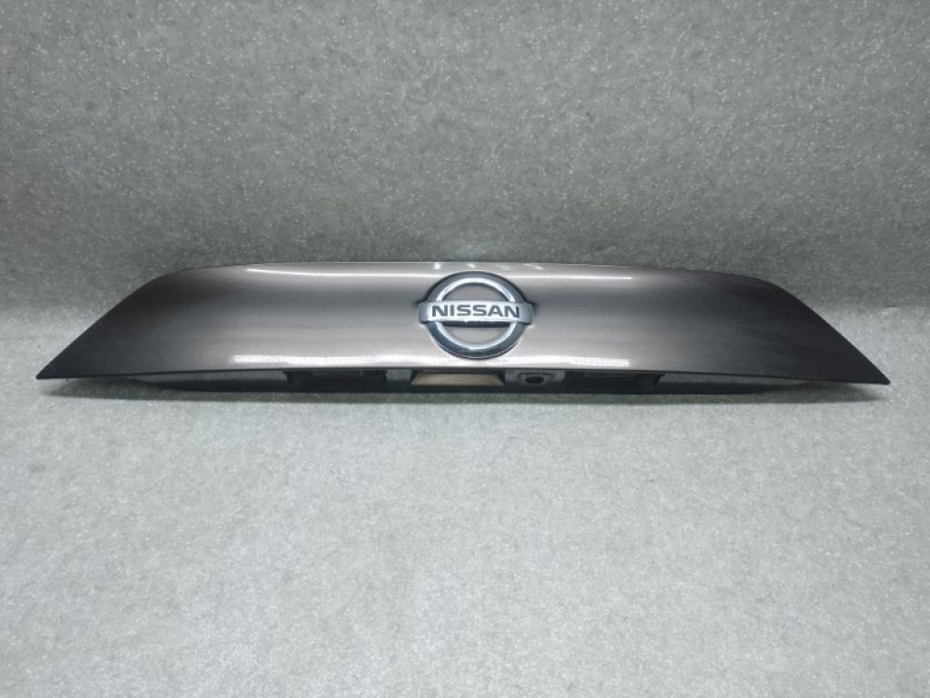 90810-4ES0H | Панель подсветки номера NISSAN QASHQAI/ROGUE SPORT 14-