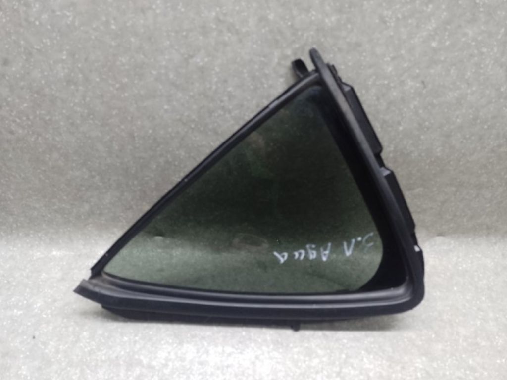 68124-52190 | Скло дверей глухе задн. лів. TOYOTA PRIUS C/AQUA 11-14