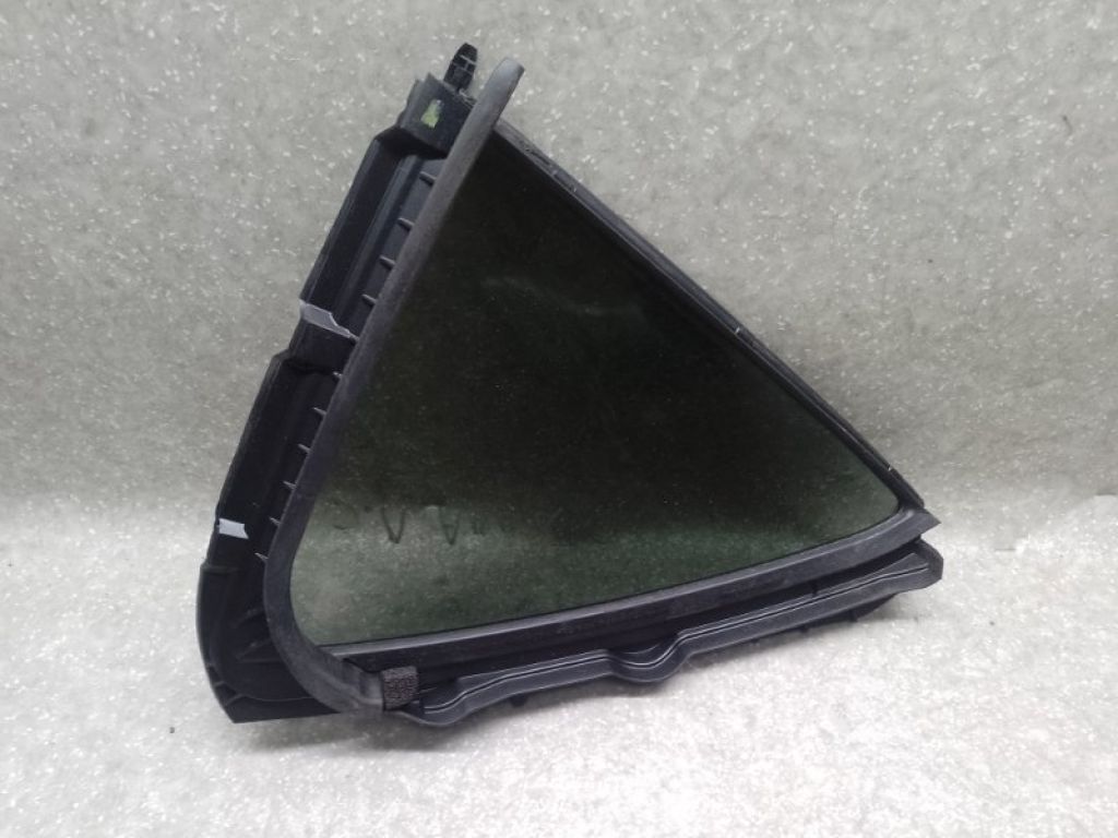 68124-52190 | Скло дверей глухе задн. лів. TOYOTA PRIUS C/AQUA 11-14 - Фото 2