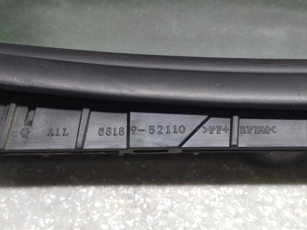 68124-52190 | Скло дверей глухе задн. лів. TOYOTA PRIUS C/AQUA 11-14 - Фото 3