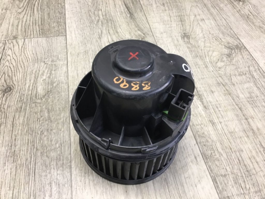 H1FZ-19805-A | Моторчик пічки FORD FOCUS 10-18 - Фото 3