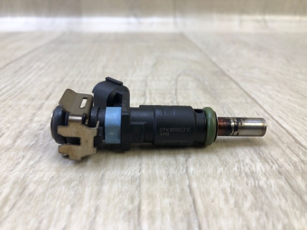 07K 906 031 C | Форсунка топливная VOLKSWAGEN JETTA USA 10-17 - Фото 2