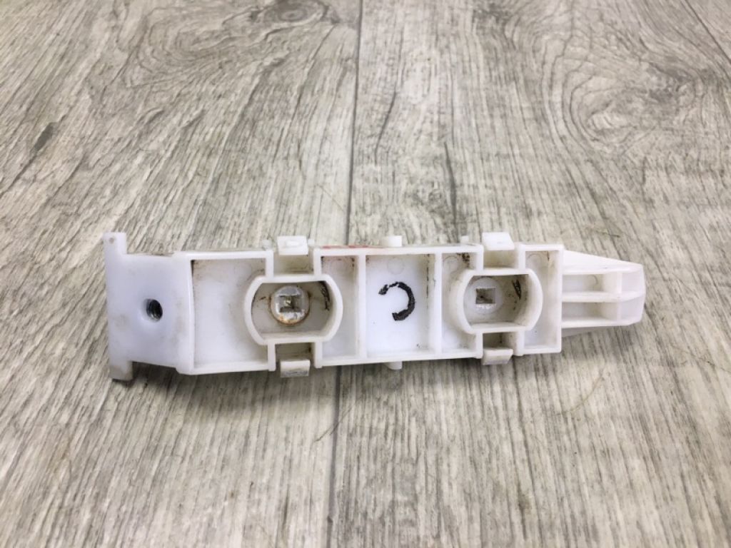 71731-65J00 | Кронштейн переднього бампера (на крилі) прав. SUZUKI GRAND VITARA 05-15