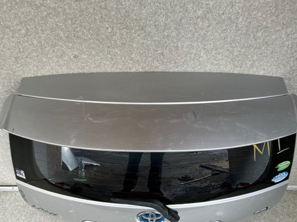 67005-52D00 | Крышка багажника TOYOTA PRIUS C/AQUA 11-14 - Фото 5