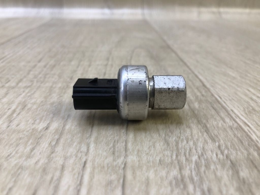HG1Z-19D594-A | Датчик тиску кондиціонера FORD ESCAPE 12-19 - Фото 2