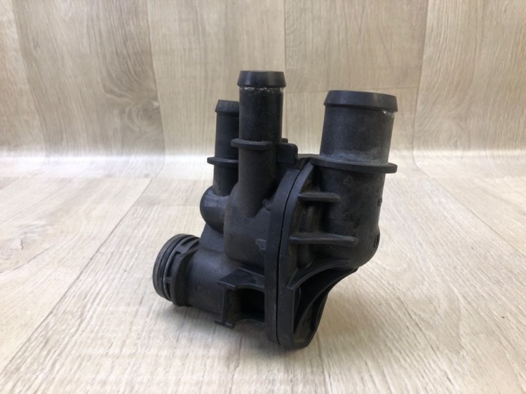 DS7Z-8592-F | Корпус термостата FORD ESCAPE 12-19