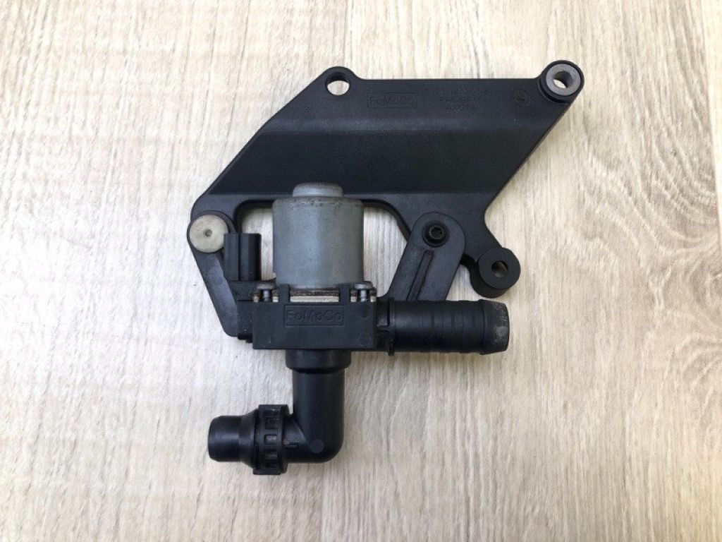 F1FZ-18495-C | Кран печки FORD ESCAPE 12-19