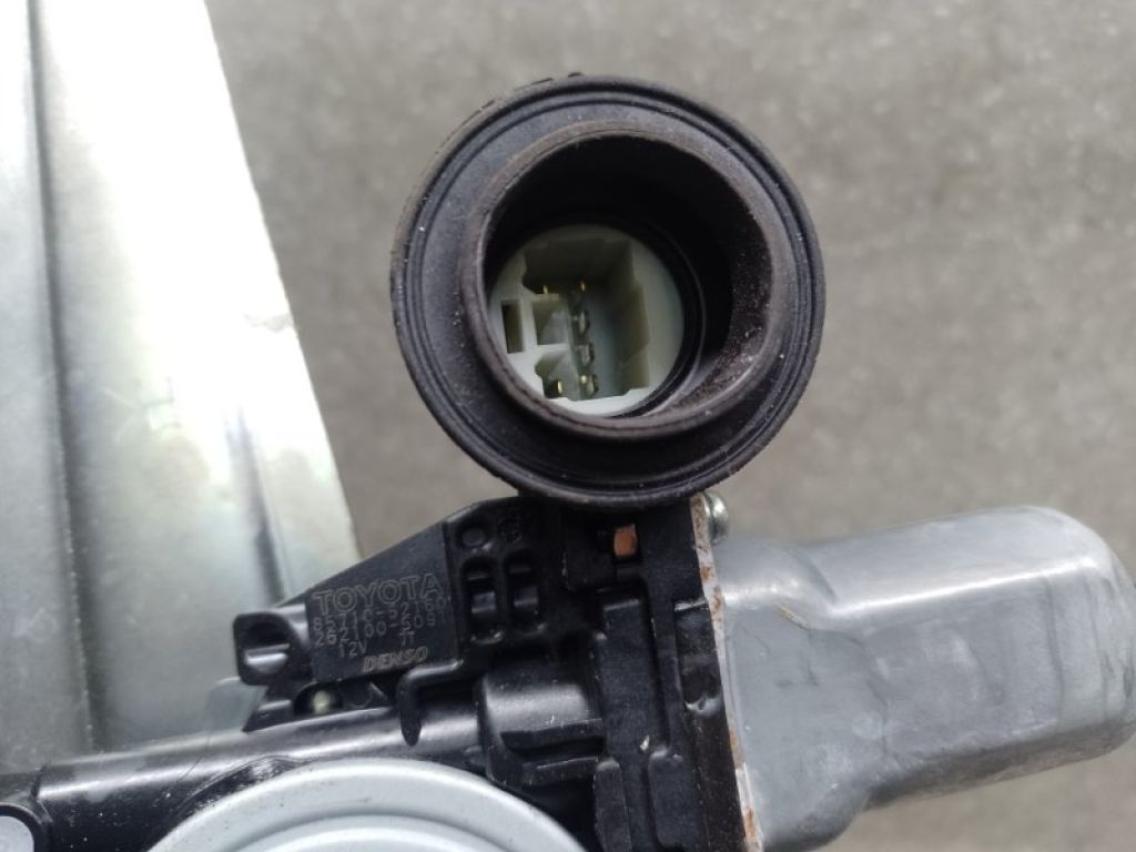 69804-52130 | Стеклоподъемник задн. лев. TOYOTA PRIUS C/AQUA 11-14 - Фото 3