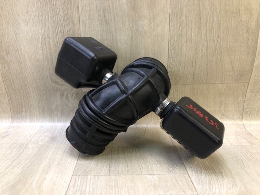 13881-78K00 | Патрубок воздушного фильтра SUZUKI GRAND VITARA 05-15