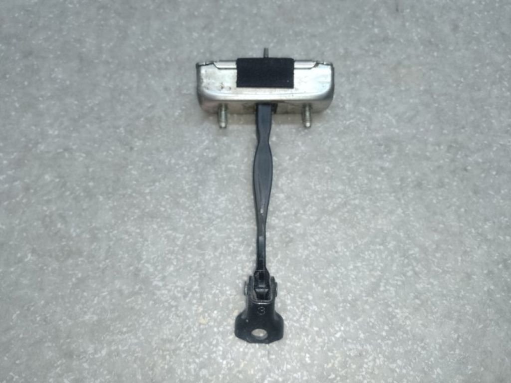68630-06082 | Ограничитель двери задн. TOYOTA CAMRY 50 12-15
