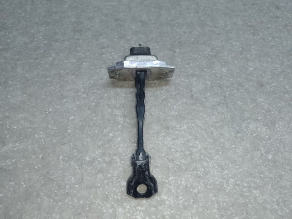 68610-06091 | Обмежувач дверей передн. TOYOTA CAMRY 50 12-15