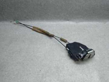 Замок двері задн. лів. TOYOTA CAMRY 50 12-15