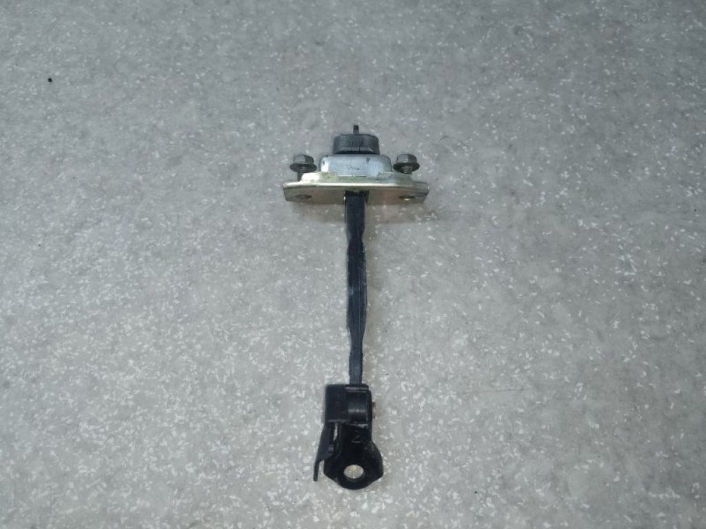 68610-33060 | Ограничитель двери передн. прав. LEXUS ES300 ES330 01-06