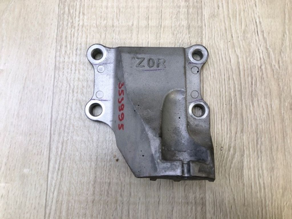 11233-4HK0A | Кронштейн двигателя прав. INFINITI Q50 20-