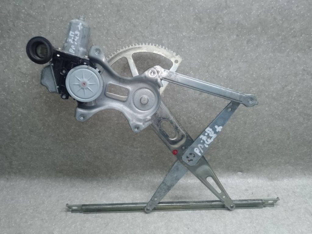 69801-21020 | Склопідйомник задн. прав. TOYOTA PRIUS PLUS 11-14