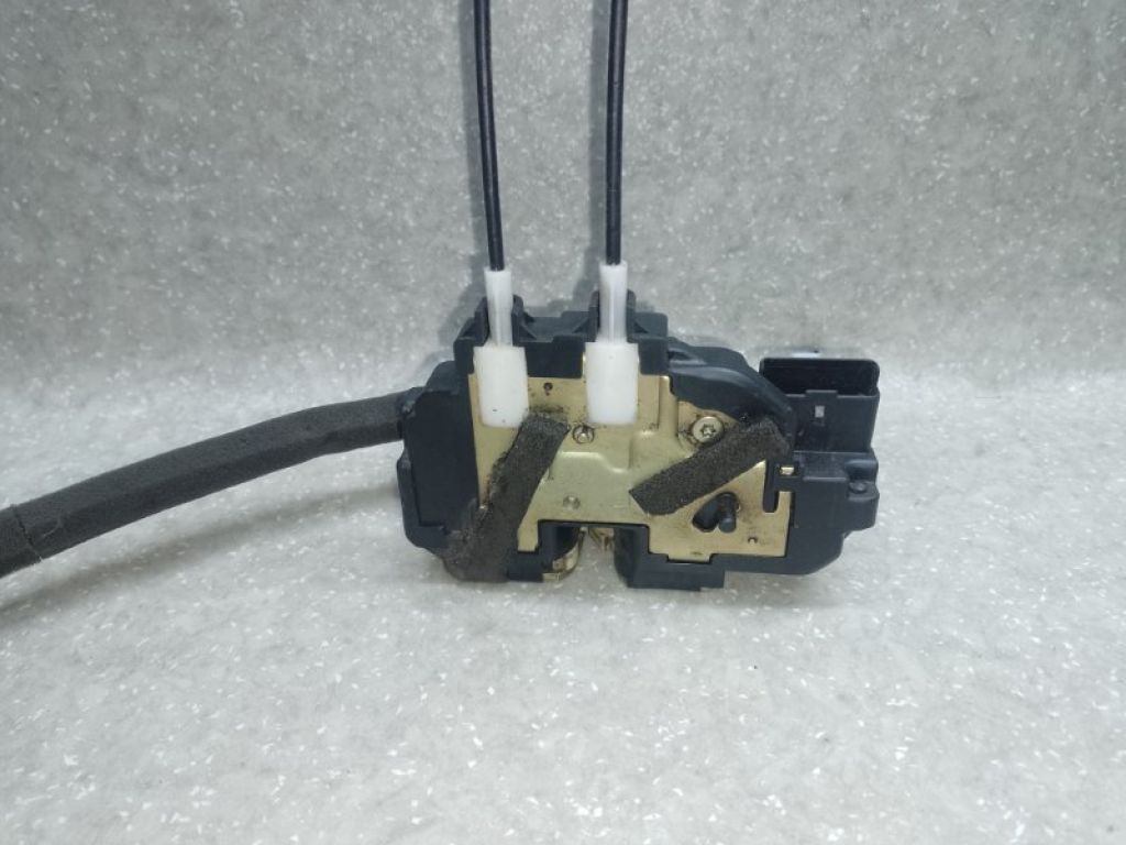 82501-EL00C | Замок двері задн. лів. NISSAN TIIDA/VERSA C11 04-11 - Фото 3