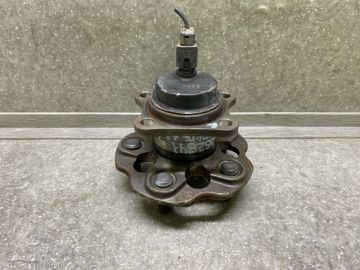 Маточина колеса задн. TOYOTA PRIUS PLUS 11-14