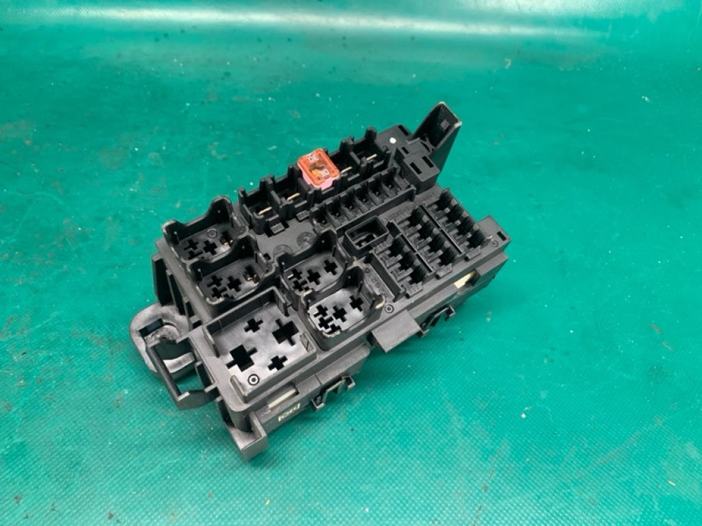 42704384 | Блок предохранителей моторный отсек CHEVROLET TRAX 16-22