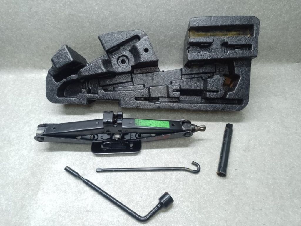 09110-C5000 | Набор инструментов KIA SORENTO UM 14-