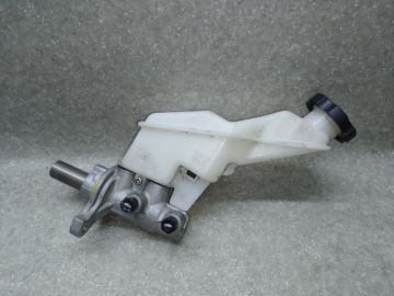 Головний гальмівний циліндр KIA SORENTO UM 14-