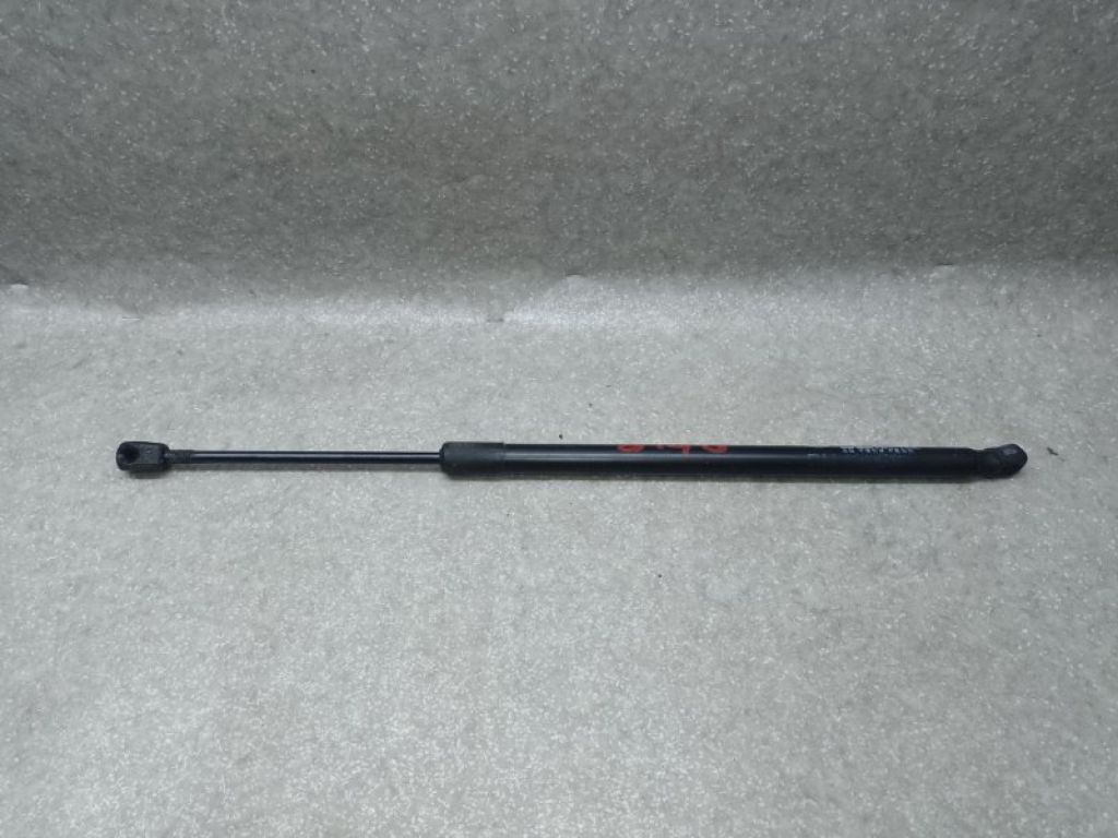 81781-C6000 | Амортизатор крышки багажника прав. KIA SORENTO UM 14-